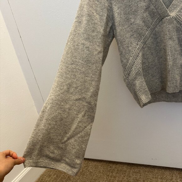 Sandro Paris Gray V-Neck Cropped Sweater - Picture 4 of 7